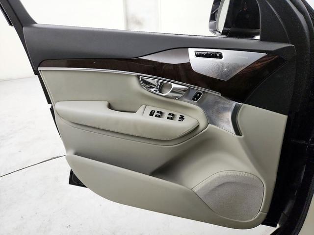 Photo of 2017 Black Volvo XC90