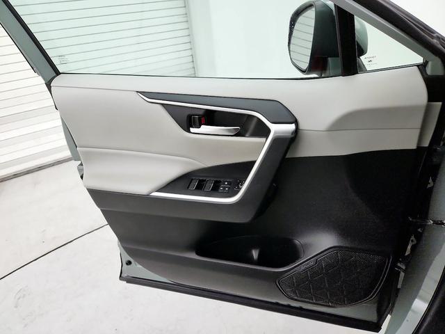 Photo of 2022 Green Toyota RAV4