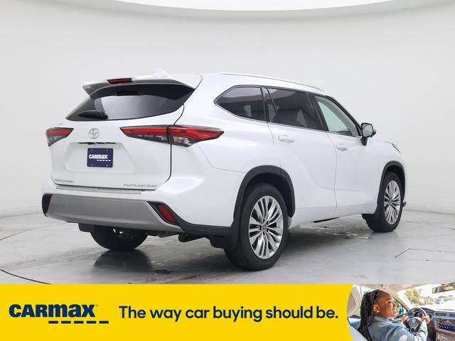 Photo of 2023 White Toyota Highlander