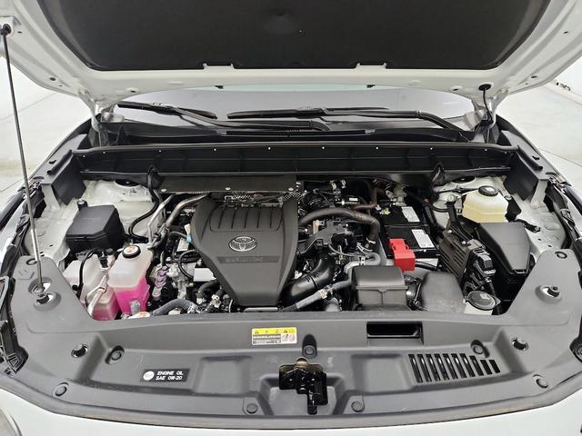 Photo of 2023 White Toyota Highlander