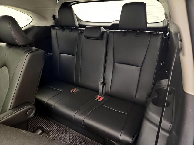Photo of 2023 White Toyota Highlander