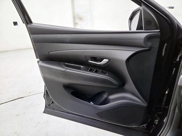 Photo of 2025 Black Hyundai TUCSON