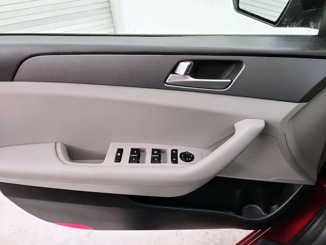 Photo of 2016 Red Hyundai SONATA