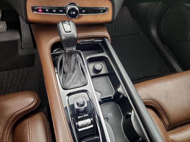 Photo of 2018 White Volvo XC90