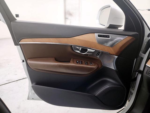 Photo of 2018 White Volvo XC90