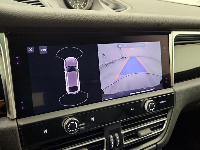 Photo of 2022 Blue Porsche Macan