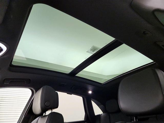 Photo of 2022 Blue Porsche Macan