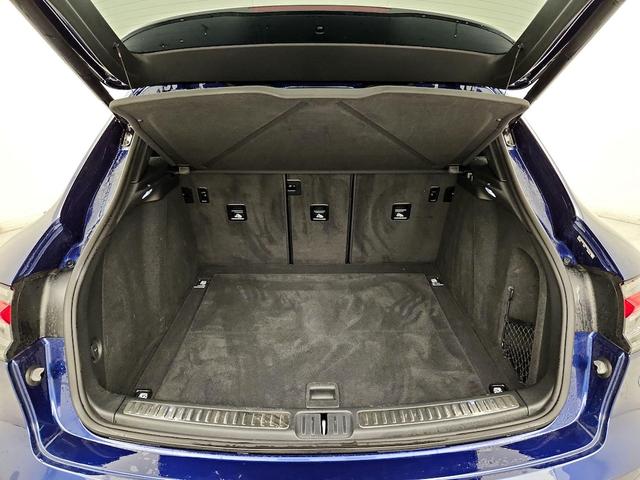 Photo of 2022 Blue Porsche Macan