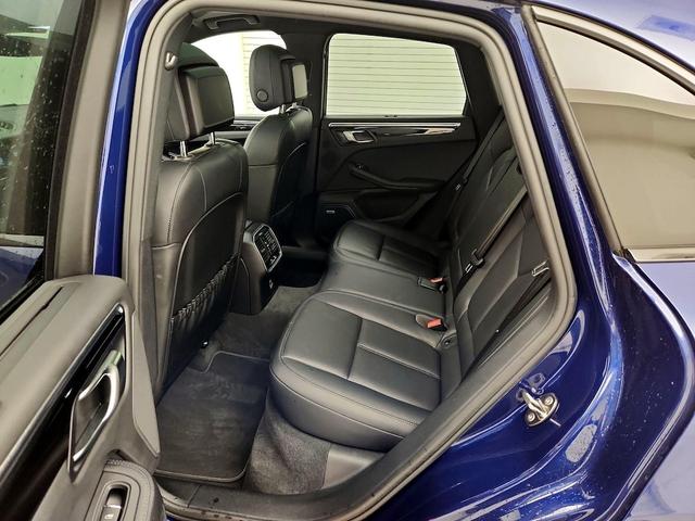 Photo of 2022 Blue Porsche Macan