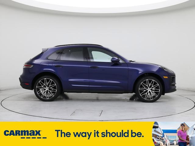 Photo of 2022 Blue Porsche Macan