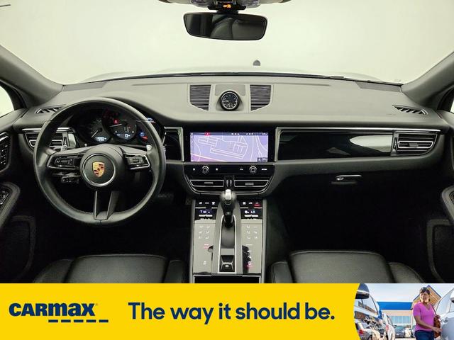 Photo of 2022 Blue Porsche Macan