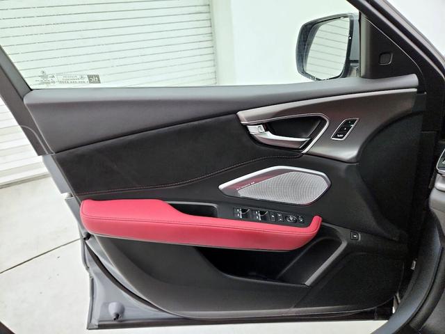Photo of 2025 Gray Acura RDX