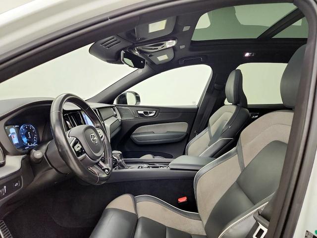 Photo of 2021 White Volvo XC60