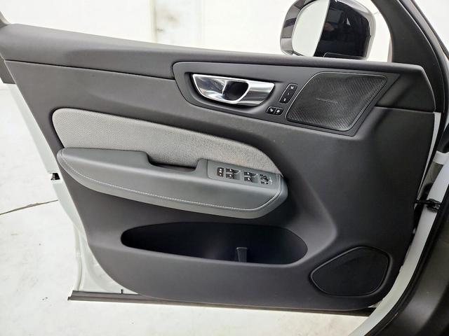 Photo of 2021 White Volvo XC60