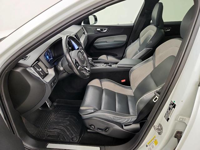 Photo of 2021 White Volvo XC60