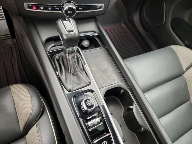 Photo of 2021 White Volvo XC60