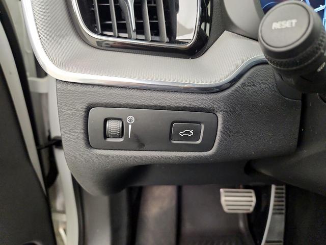 Photo of 2021 White Volvo XC60