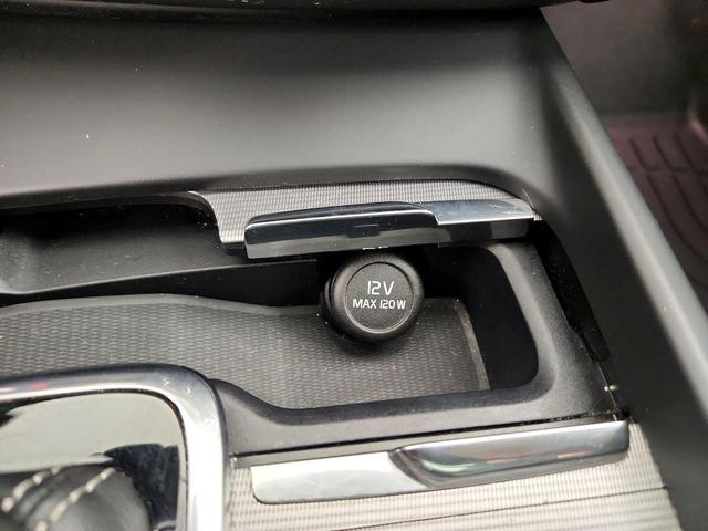 Photo of 2021 White Volvo XC60