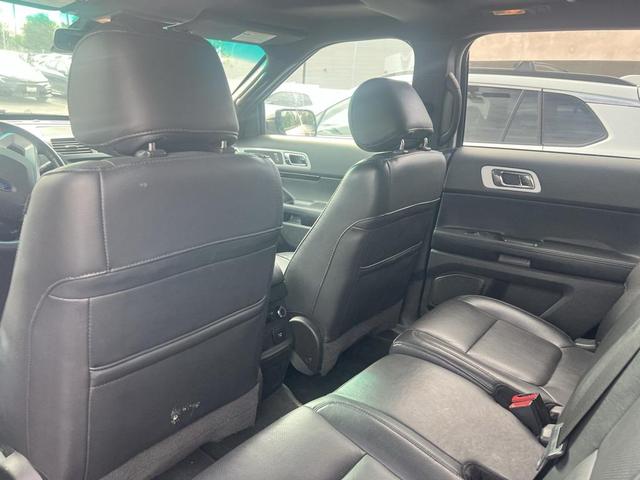 Photo of 2015 White Platinum Ford Explorer