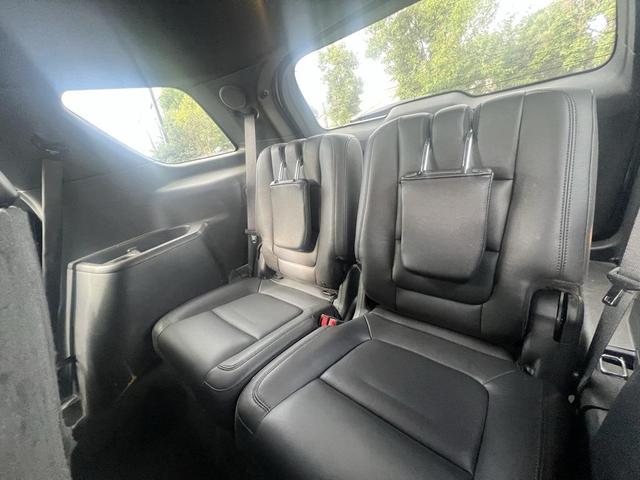 Photo of 2015 White Platinum Ford Explorer