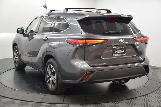 Photo of 2022 Magnetic Gray Metallic Toyota Highlander