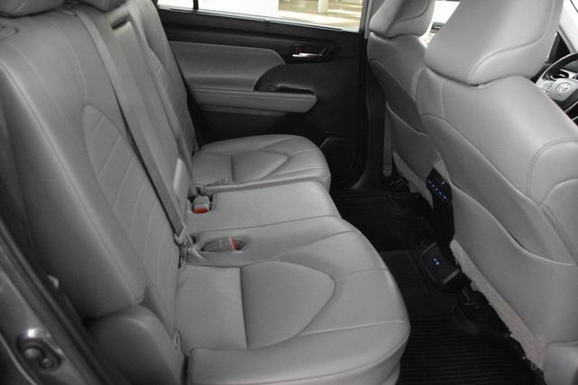 Photo of 2022 Magnetic Gray Metallic Toyota Highlander