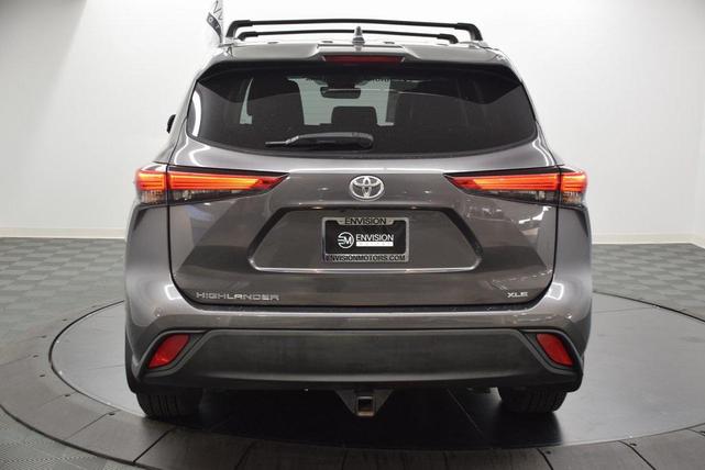 Photo of 2022 Magnetic Gray Metallic Toyota Highlander