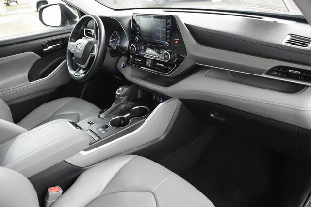 Photo of 2022 Magnetic Gray Metallic Toyota Highlander