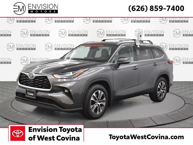 Photo of 2022 Magnetic Gray Metallic Toyota Highlander