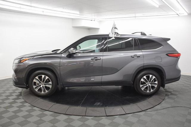Photo of 2022 Magnetic Gray Metallic Toyota Highlander