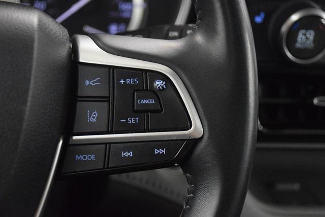 Photo of 2022 Magnetic Gray Metallic Toyota Highlander