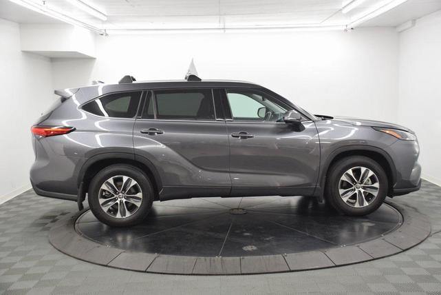 Photo of 2022 Magnetic Gray Metallic Toyota Highlander