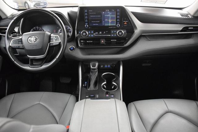 Photo of 2022 Magnetic Gray Metallic Toyota Highlander