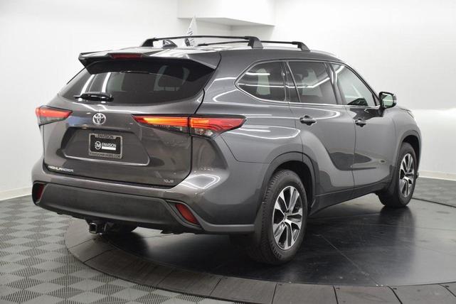 Photo of 2022 Magnetic Gray Metallic Toyota Highlander