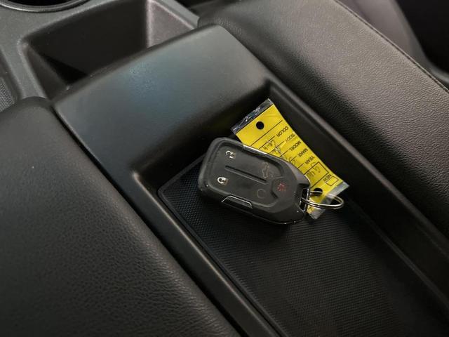 Photo of 2021 Summit White GMC Sierra 1500