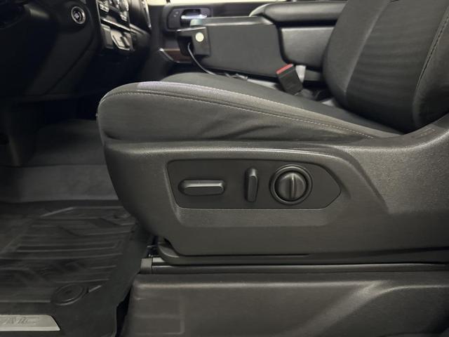 Photo of 2021 Summit White GMC Sierra 1500