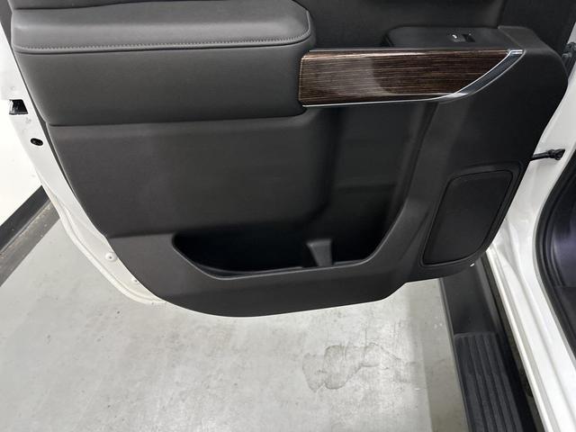Photo of 2021 Summit White GMC Sierra 1500