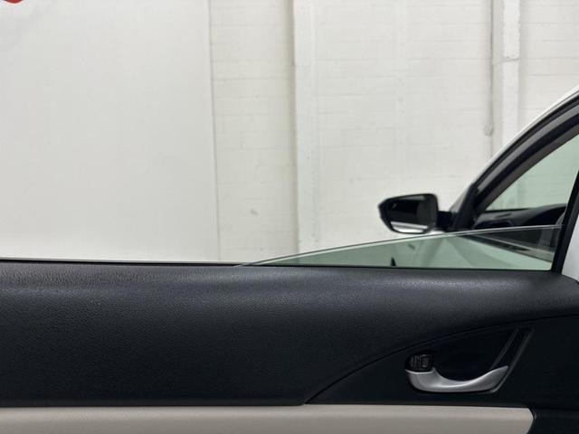 Photo of 2022 White Honda Insight