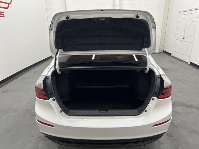Photo of 2022 White Honda Insight