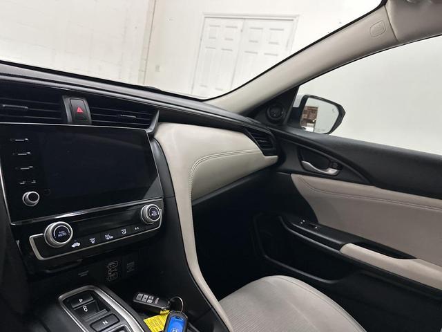Photo of 2022 White Honda Insight