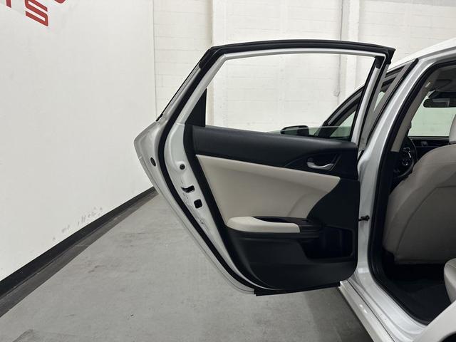 Photo of 2022 White Honda Insight