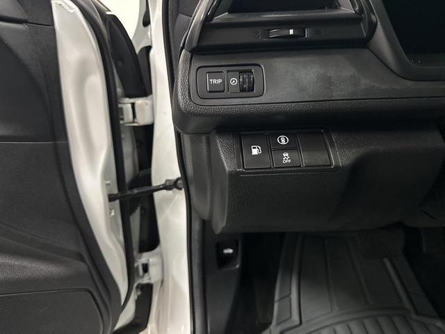 Photo of 2022 White Honda Insight