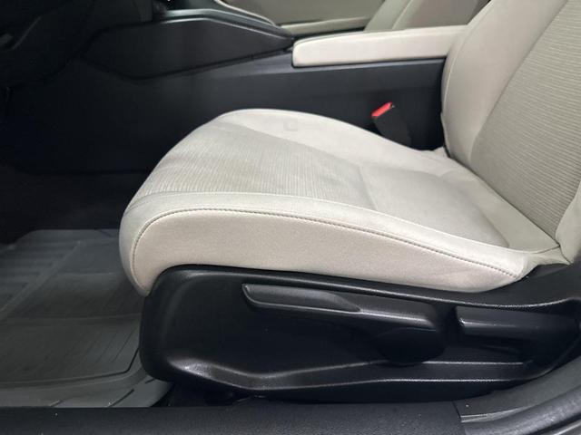 Photo of 2022 White Honda Insight