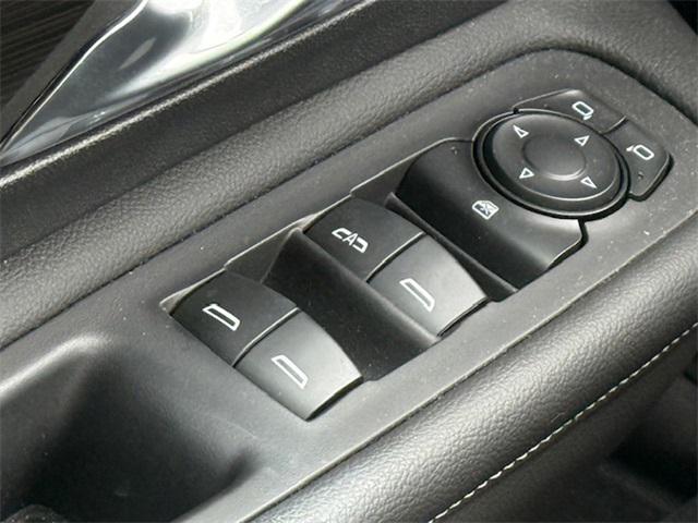 Photo of 2022 Summit White GMC Terrain
