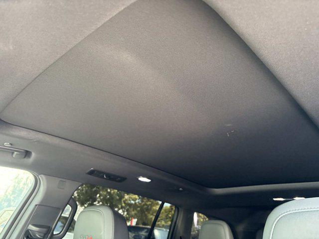 Photo of 2024 White Frost Tricoat GMC Acadia