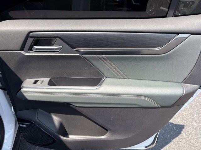 Photo of 2024 White Frost Tricoat GMC Acadia