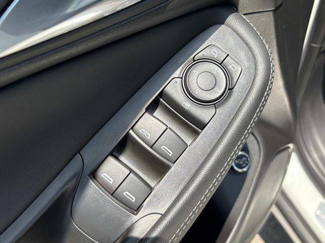 Photo of 2022 White Frost Tricoat Buick Encore GX
