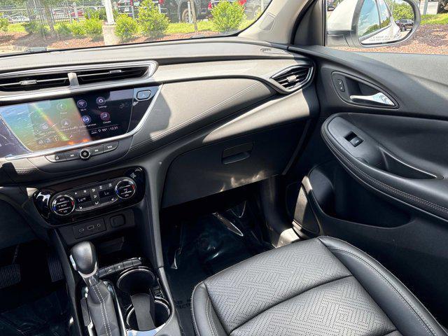 Photo of 2022 White Frost Tricoat Buick Encore GX