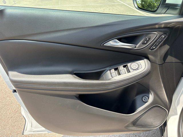 Photo of 2022 White Frost Tricoat Buick Encore GX