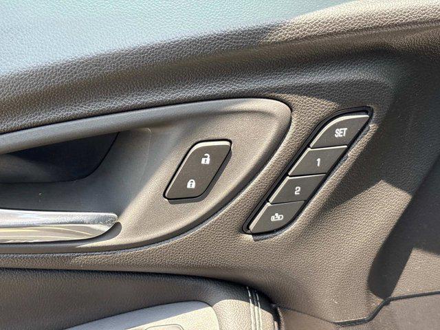 Photo of 2022 White Frost Tricoat Buick Encore GX